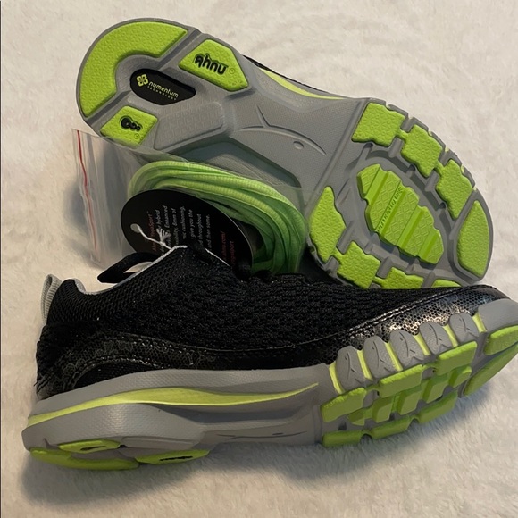 NEW IN BOX ahnu Black/White Yoga Flex Size 5 - Picture 2 of 7